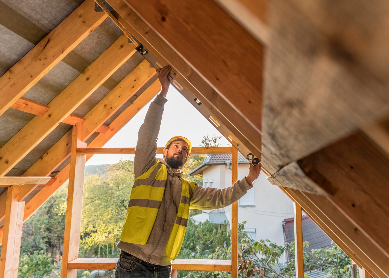 carpenter-man-working-roof